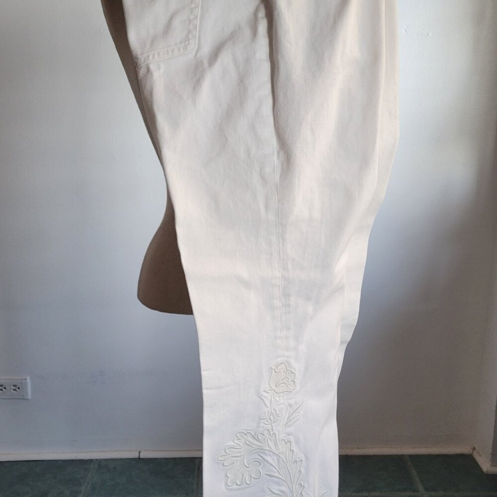 Lauren Ralph Lauren Floral Ivory Bedford Embroidered Stitch Denim Jeans (Size: 1 - Picture 3 of 11